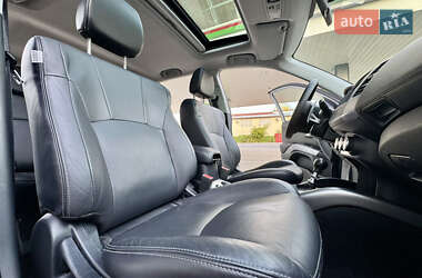 Внедорожник / Кроссовер Mitsubishi Outlander 2012 в 
