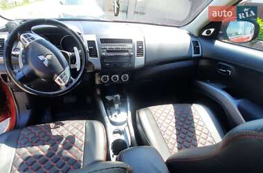 Позашляховик / Кросовер Mitsubishi Outlander 2012 в 