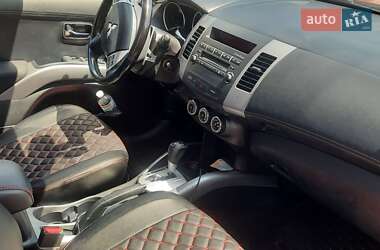 Позашляховик / Кросовер Mitsubishi Outlander 2012 в 