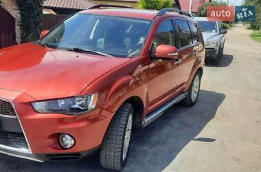 Позашляховик / Кросовер Mitsubishi Outlander 2012 в 