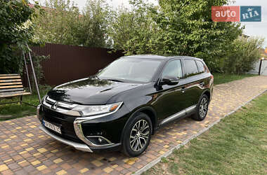 Позашляховик / Кросовер Mitsubishi Outlander 2015 в Києві