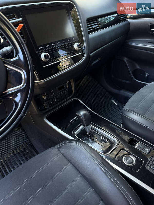 Позашляховик / Кросовер Mitsubishi Outlander 2019 в Одесі