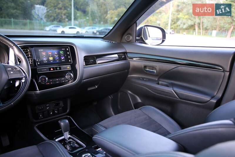 Внедорожник / Кроссовер Mitsubishi Outlander 2018 в Харькове