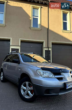 Внедорожник / Кроссовер Mitsubishi Outlander 2005 в Софиевской Борщаговке