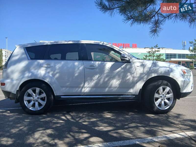 Внедорожник / Кроссовер Mitsubishi Outlander 2010 в Николаеве