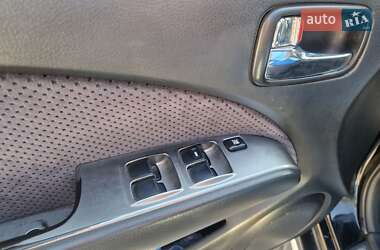 Внедорожник / Кроссовер Mitsubishi Outlander 2005 в 
