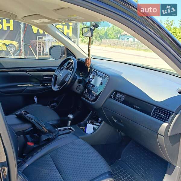 Позашляховик / Кросовер Mitsubishi Outlander 2014 в Житомирі