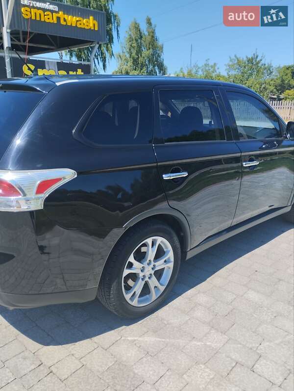 Позашляховик / Кросовер Mitsubishi Outlander 2014 в Житомирі