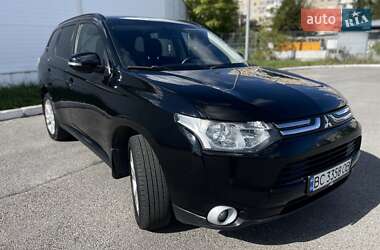 Внедорожник / Кроссовер Mitsubishi Outlander 2013 в 