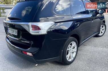 Внедорожник / Кроссовер Mitsubishi Outlander 2013 в 