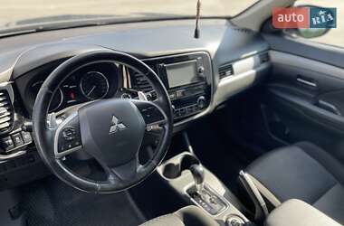 Внедорожник / Кроссовер Mitsubishi Outlander 2013 в 