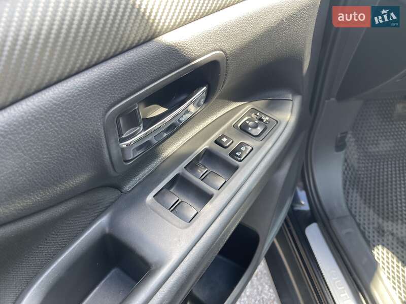 Внедорожник / Кроссовер Mitsubishi Outlander 2013 в Львове фото 18 Внедорожник / Кроссовер Mitsubishi Outlander 2013 в Львове