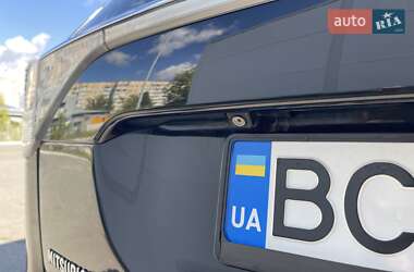 Внедорожник / Кроссовер Mitsubishi Outlander 2013 в 
