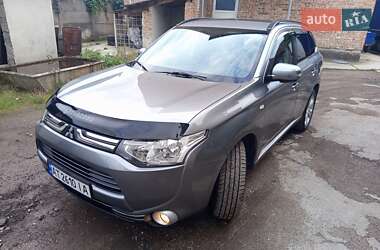 Внедорожник / Кроссовер Mitsubishi Outlander 2012 в 