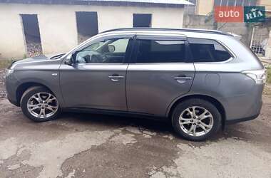 Внедорожник / Кроссовер Mitsubishi Outlander 2012 в 
