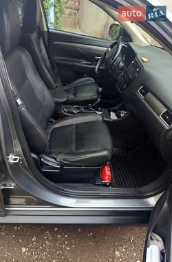 Внедорожник / Кроссовер Mitsubishi Outlander 2012 в 