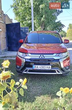 Внедорожник / Кроссовер Mitsubishi Outlander 2018 в 