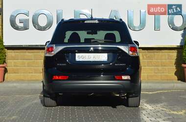 Внедорожник / Кроссовер Mitsubishi Outlander 2013 в 