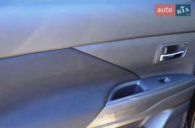 Внедорожник / Кроссовер Mitsubishi Outlander 2013 в 
