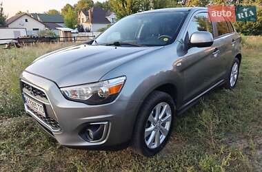 Внедорожник / Кроссовер Mitsubishi Outlander 2015 в 