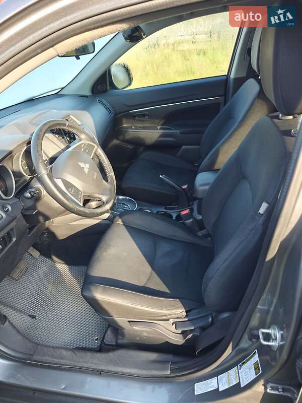 Позашляховик / Кросовер Mitsubishi Outlander 2015 в Києві