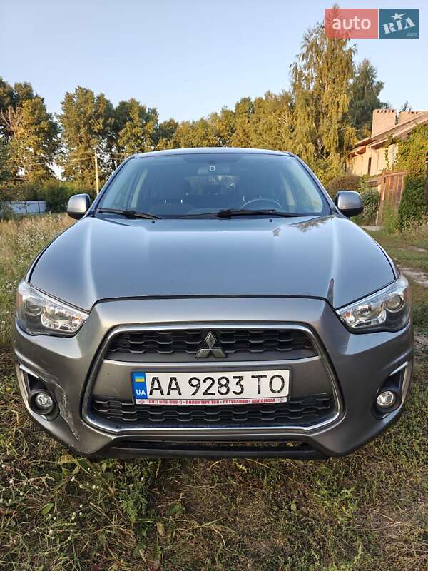 Позашляховик / Кросовер Mitsubishi Outlander 2015 в Києві