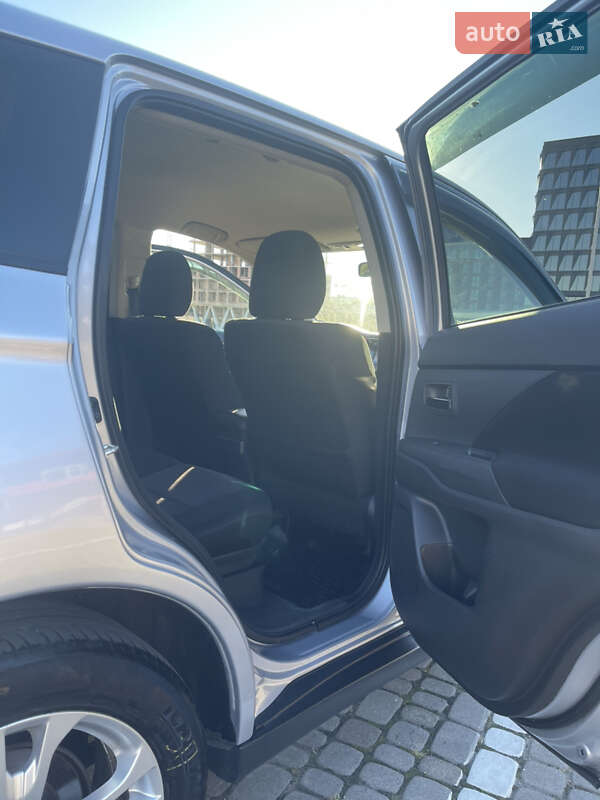 Позашляховик / Кросовер Mitsubishi Outlander 2013 в Львові