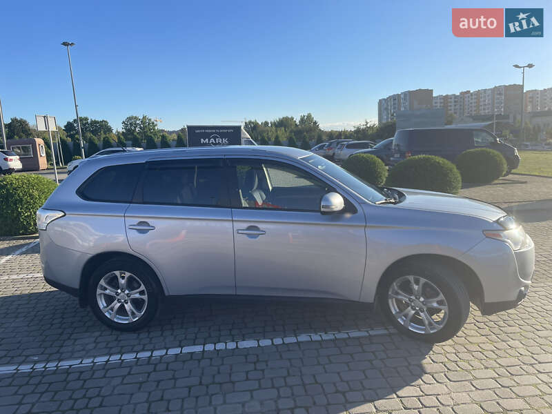 Позашляховик / Кросовер Mitsubishi Outlander 2013 в Львові