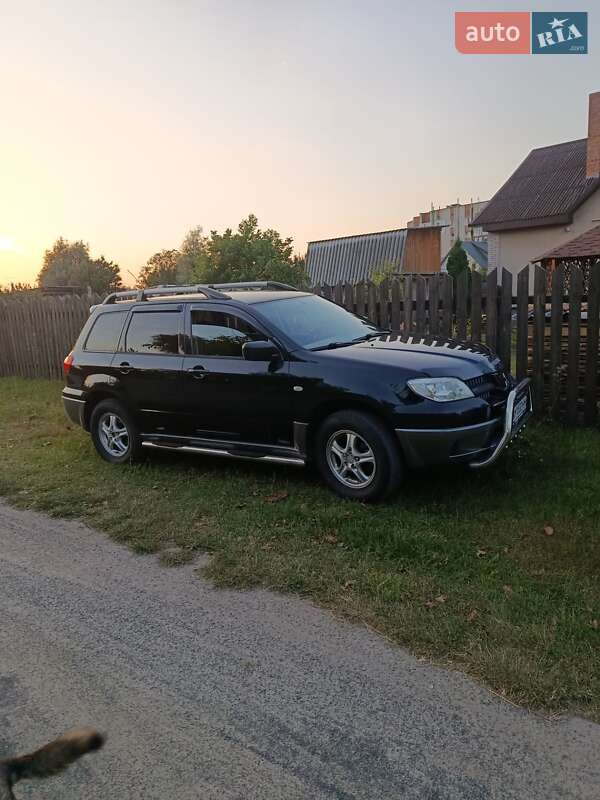 Позашляховик / Кросовер Mitsubishi Outlander 2005 в Дубровиці