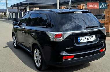 Внедорожник / Кроссовер Mitsubishi Outlander 2013 в 