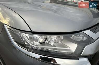 Внедорожник / Кроссовер Mitsubishi Outlander 2021 в 