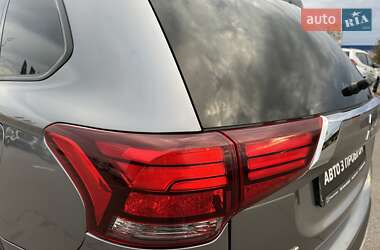 Внедорожник / Кроссовер Mitsubishi Outlander 2021 в 