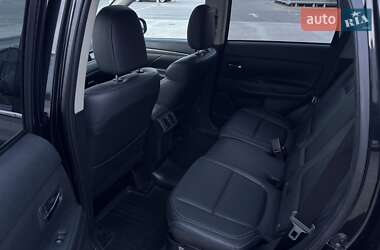 Внедорожник / Кроссовер Mitsubishi Outlander 2018 в 