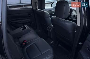 Внедорожник / Кроссовер Mitsubishi Outlander 2018 в 