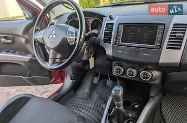 Внедорожник / Кроссовер Mitsubishi Outlander 2010 в 