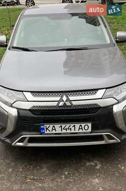 Позашляховик / Кросовер Mitsubishi Outlander 2021 в Києві