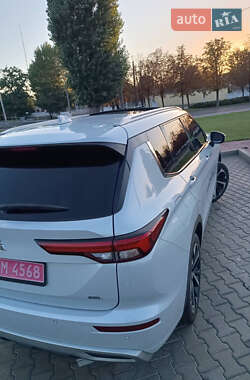 Внедорожник / Кроссовер Mitsubishi Outlander 2022 в 