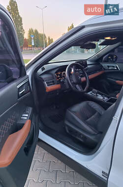 Внедорожник / Кроссовер Mitsubishi Outlander 2022 в 