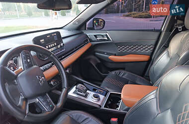 Внедорожник / Кроссовер Mitsubishi Outlander 2022 в 