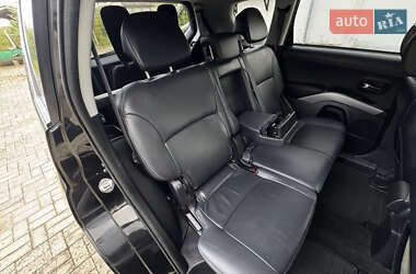 Внедорожник / Кроссовер Mitsubishi Outlander 2011 в 