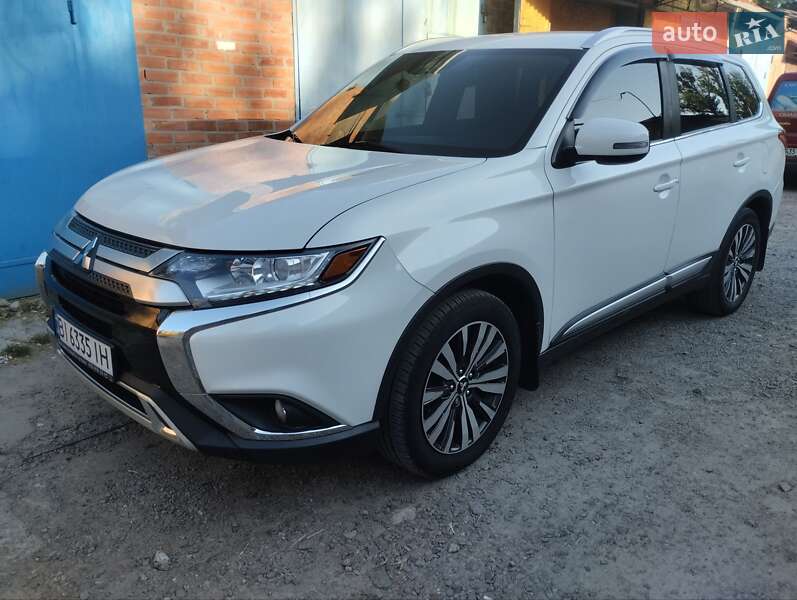 Внедорожник / Кроссовер Mitsubishi Outlander 2019 в Полтаве