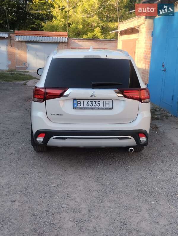 Внедорожник / Кроссовер Mitsubishi Outlander 2019 в Полтаве