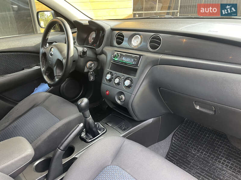 Внедорожник / Кроссовер Mitsubishi Outlander 2006 в Трускавце