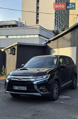 Внедорожник / Кроссовер Mitsubishi Outlander 2016 в Киеве