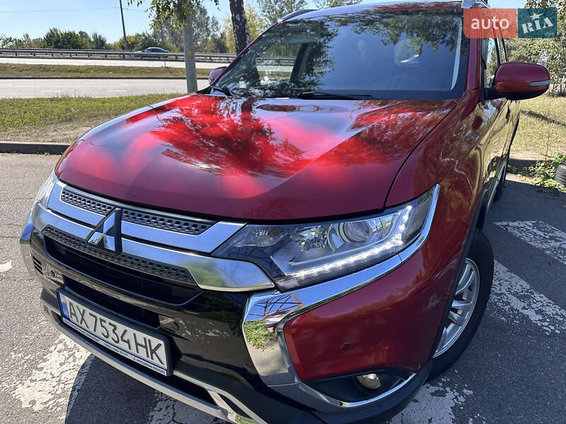 Внедорожник / Кроссовер Mitsubishi Outlander 2018 в Киеве