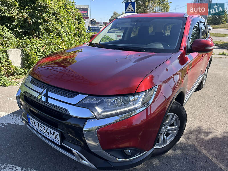 Внедорожник / Кроссовер Mitsubishi Outlander 2018 в Киеве