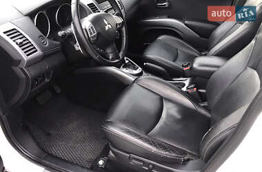 Внедорожник / Кроссовер Mitsubishi Outlander 2011 в 