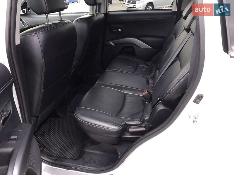 Внедорожник / Кроссовер Mitsubishi Outlander 2011 в Черновцах