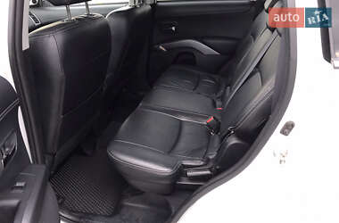 Внедорожник / Кроссовер Mitsubishi Outlander 2011 в 