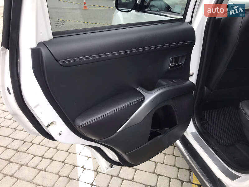 Внедорожник / Кроссовер Mitsubishi Outlander 2011 в Черновцах